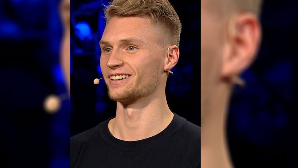 她在校内加 她在校内加